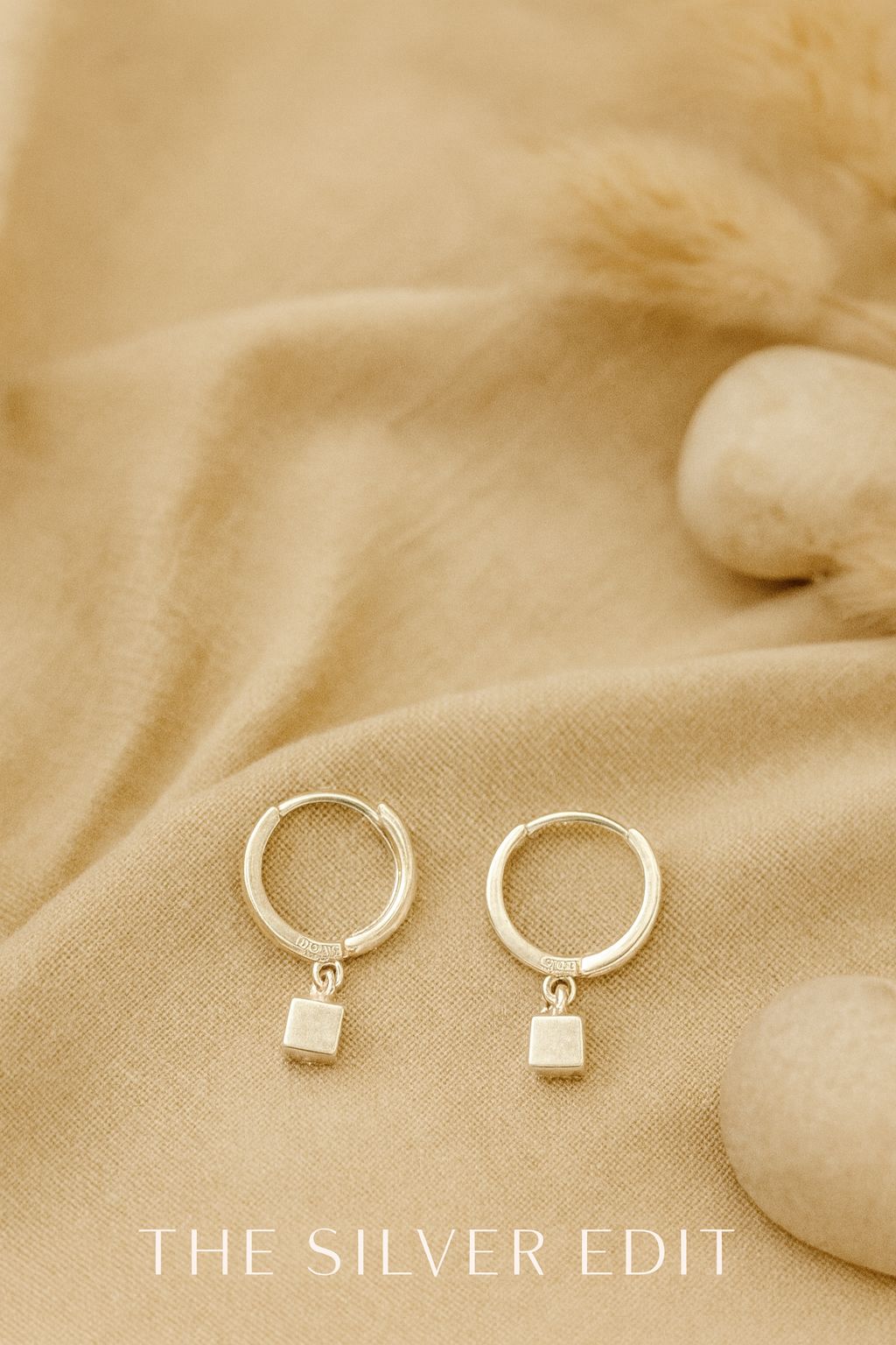 Minimal Charm Hoops