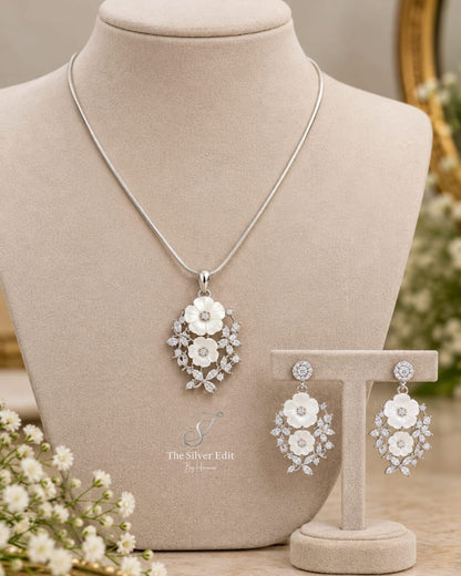 The Pearl Blossom Set (925 Sterling Silver)