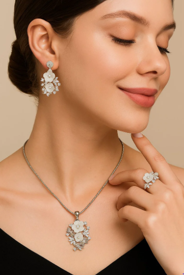 White Blossom Pendant Set